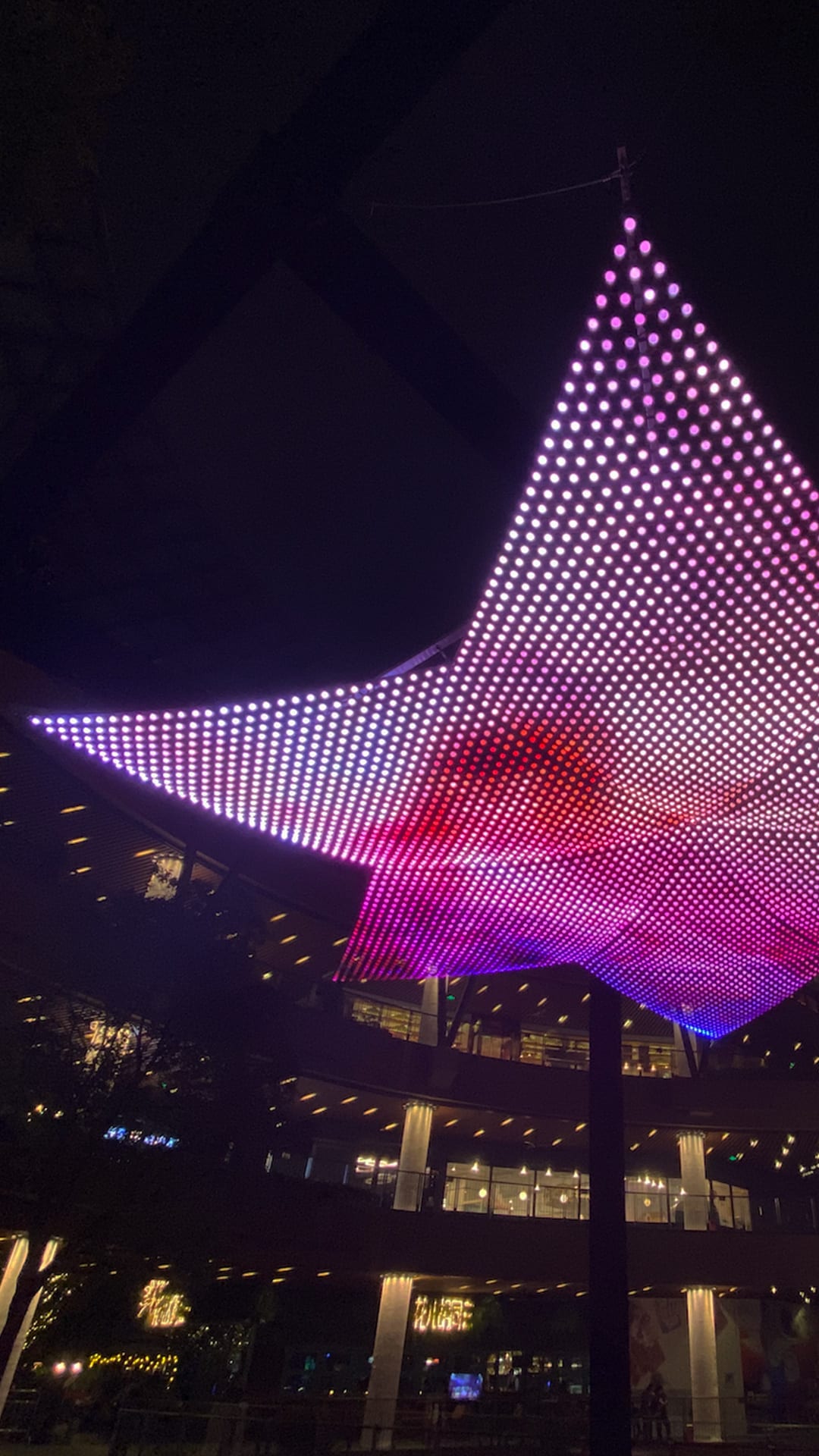 La Constellation de Christopher Schardt illumine le ciel | MASSIVart - Art public La Constellation de Christopher Schardt illumine le ciel | MASSIVart - Art public