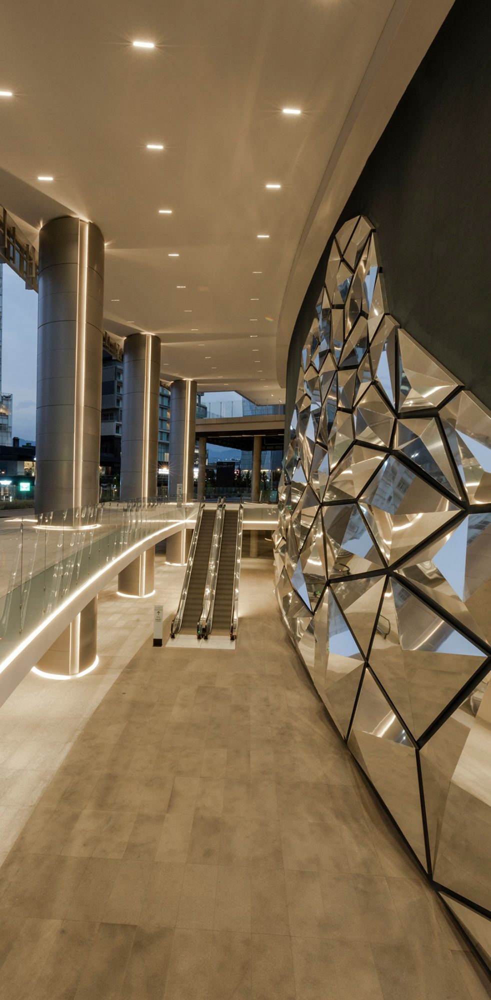 Fragments by Alexandre Berthiaume of Futil Inc. | MASSIVart - Art Integration