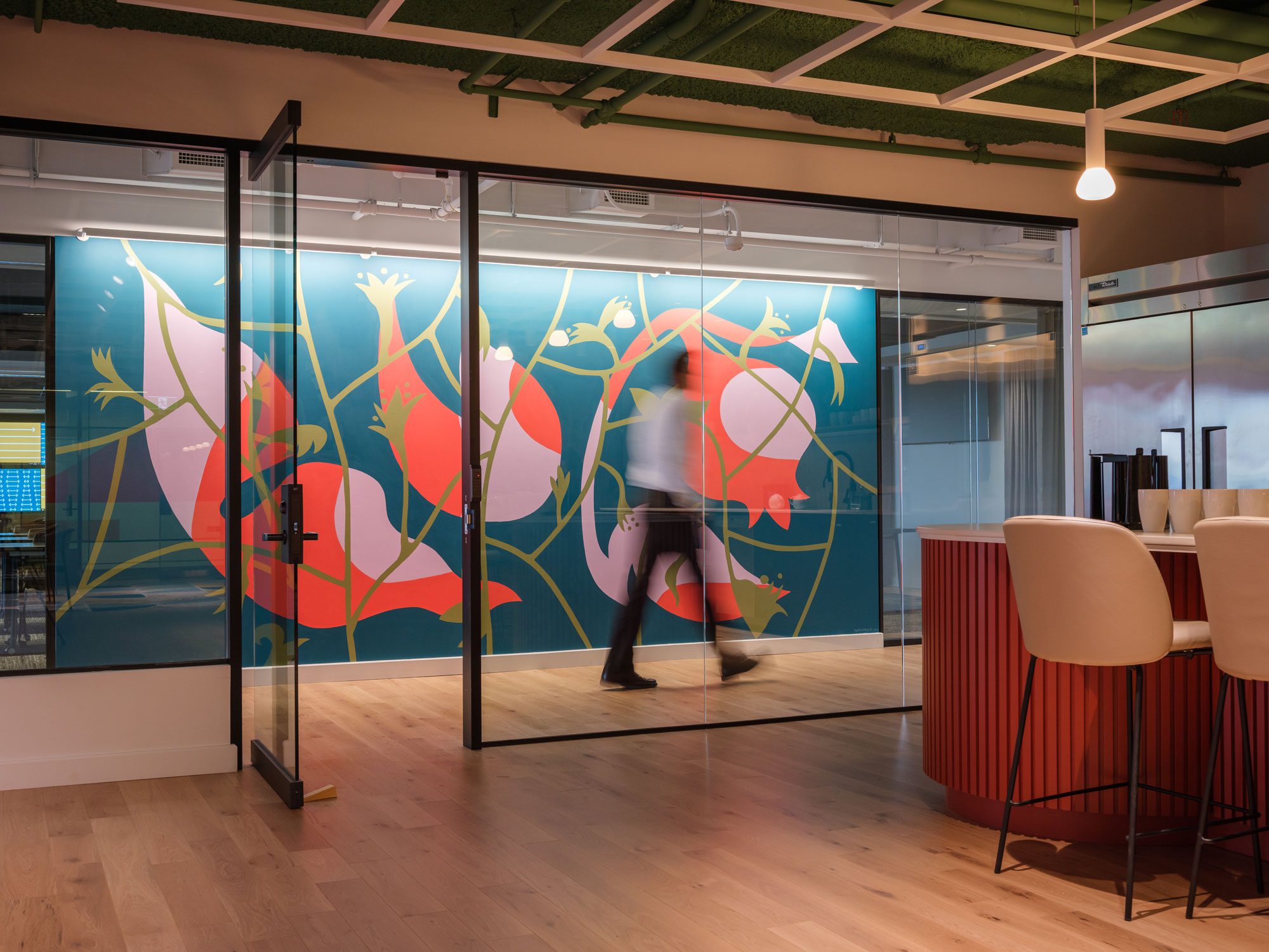 FLEX PVM Montreal - WeWork Office space art integration by MASSIVart, Olivier Charland, Thaïla Khampo for real estate developer Ivanhoé Cambridge