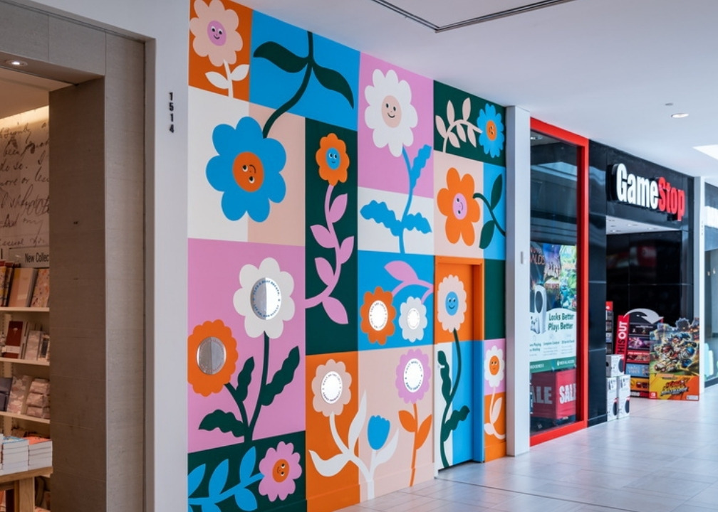 Art to bring a renewed sense of hope and wellness to local communities, Mural Ripple and Rise mural at CF Richmond Centre (Vancouver) Photo: Lucas Inacio