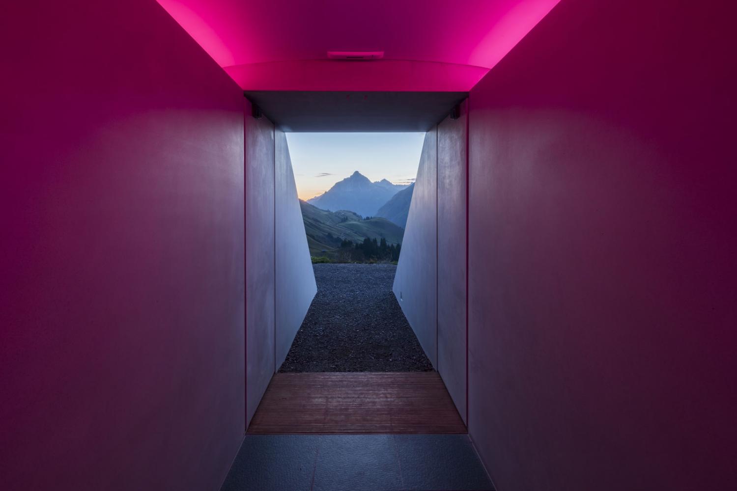 MASSIVart - Top 5 Dreamiest Art Installations - James Turrell - Skyspace - 