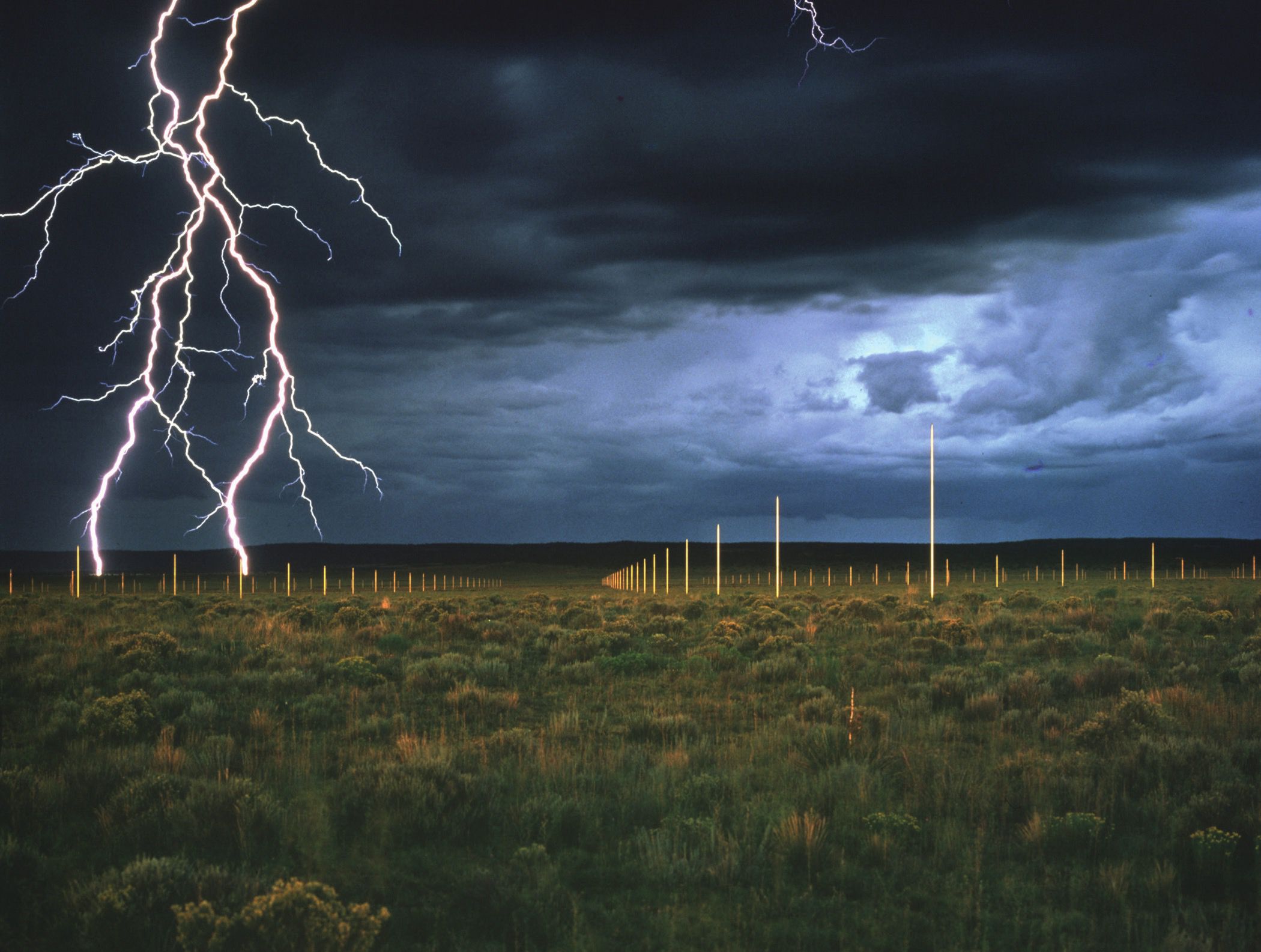5 Iconic Must-Know Installations from the 1970s & 1980s - MASSIVart - Walter De Maria’s The Lightning Field