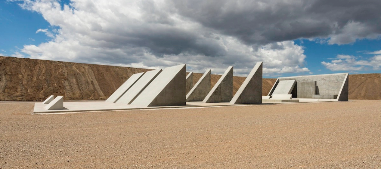 5 Iconic Must-Know Installations from the 1970s & 1980s - MASSIVart - Michael Heizer’s City