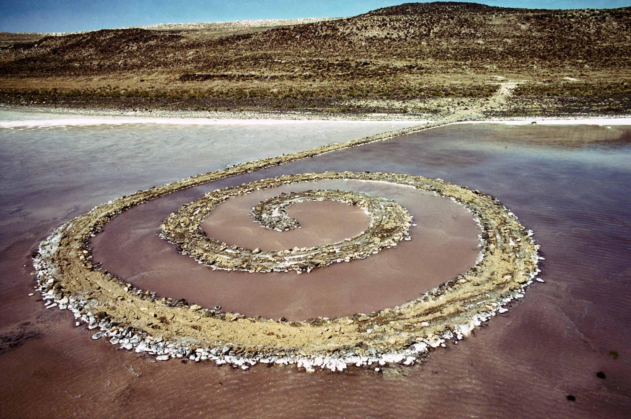 5 Iconic Must-Know Installations from the 1970s & 1980s - MASSIVart - Robert Smithson’s Spiral Jetty