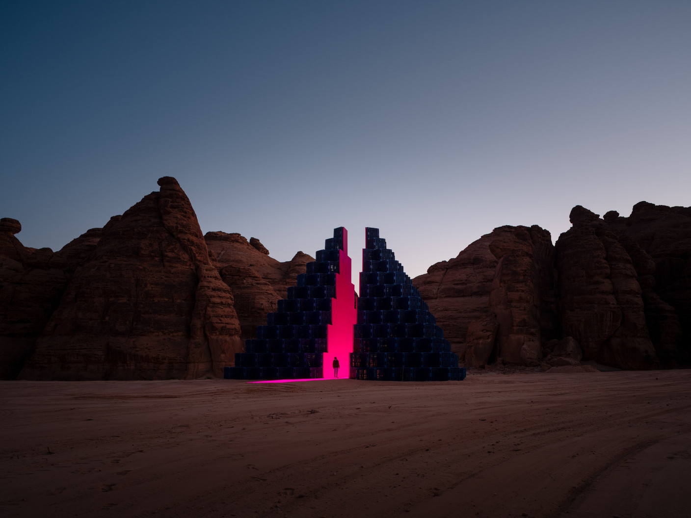 Five Stunning Site-Specific Installations - MASSIVart - Rashed AlShashai’s A Concise Passage