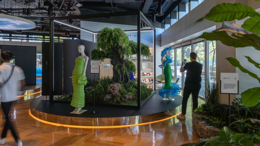 Gab Bois - Balloon Ball Gowns at Oakridge Park Gallery - Kristall Yee Balloon sculpture