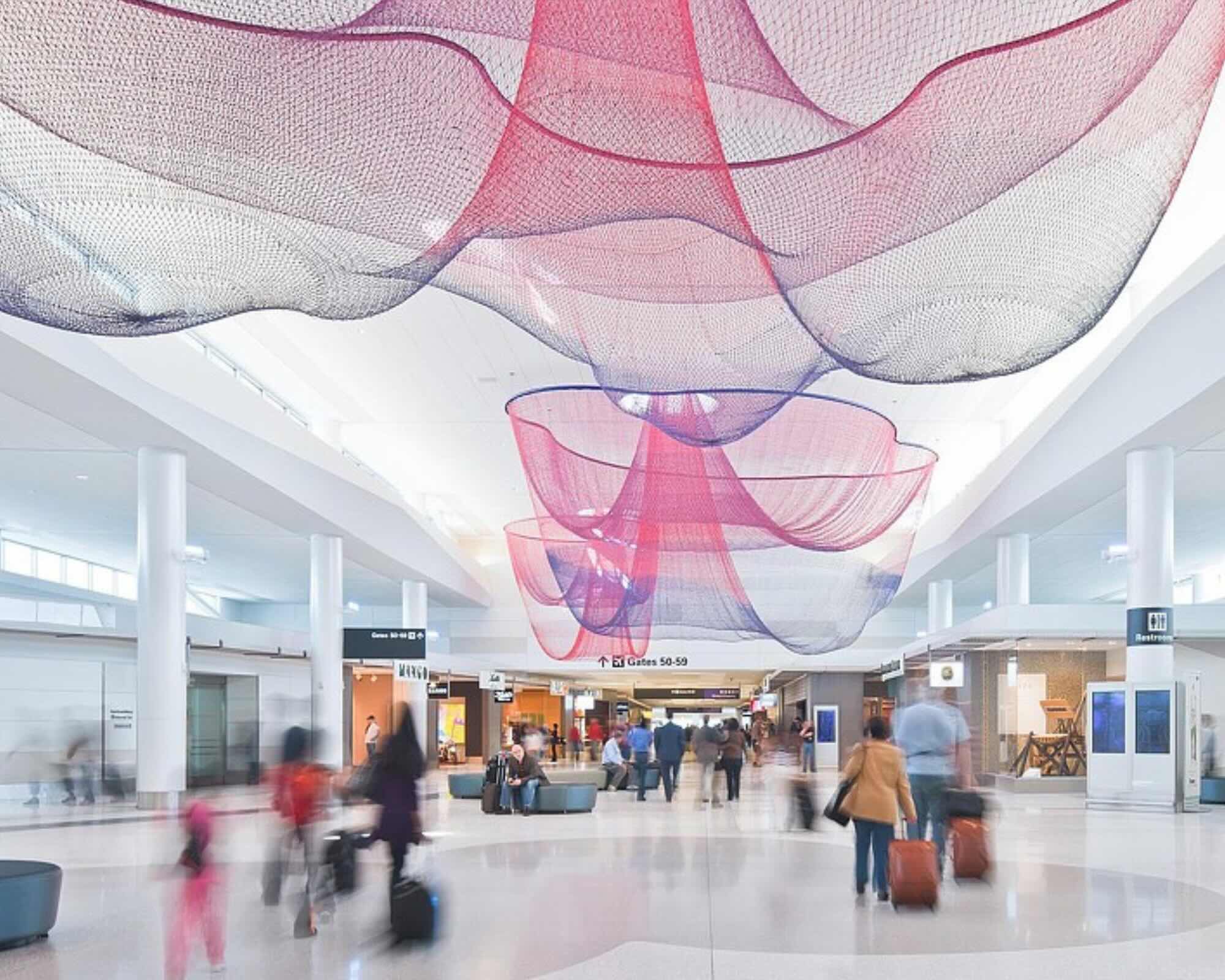 "Every Beating Second" par Janet Echelman - MASSIVart - Aéroport de SF - Aéroport et Art