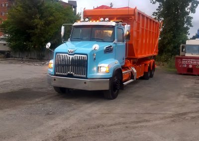 camion dompeur Rive-Nord - Location conteneur Montreal Laval